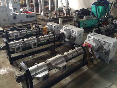 探尋專業(yè)吹膜機配件 螺桿與料筒的優(yōu)質(zhì)供應商——瑞安市云江塑料機械有限公司